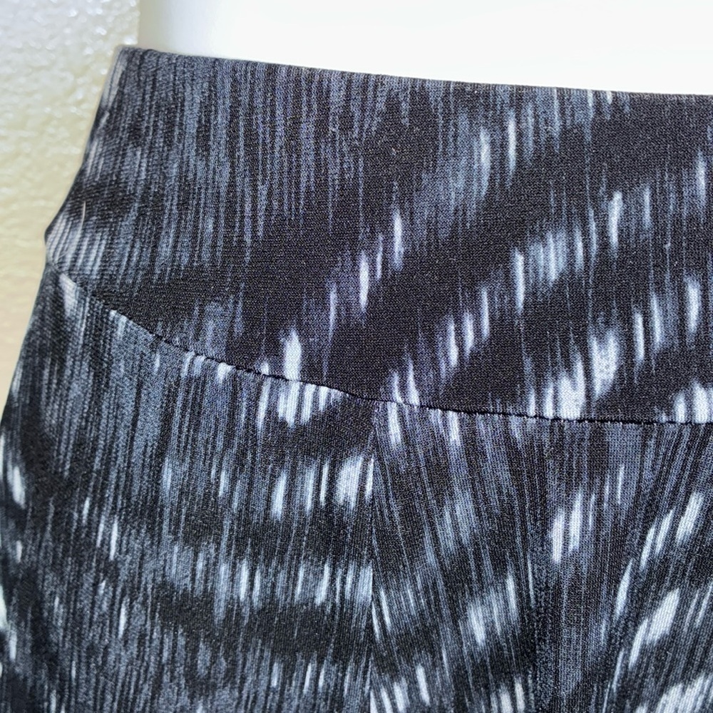 Grace Elements Skirt Women's XL, black & grey feathery print, full, pull-on EUC - Picture 8 of 14